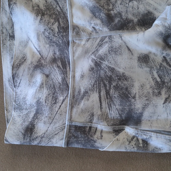 Lululemon Pace Perfect Crop 17" in Breeze by White Light Cast Size 8 - Picture 6 of 7